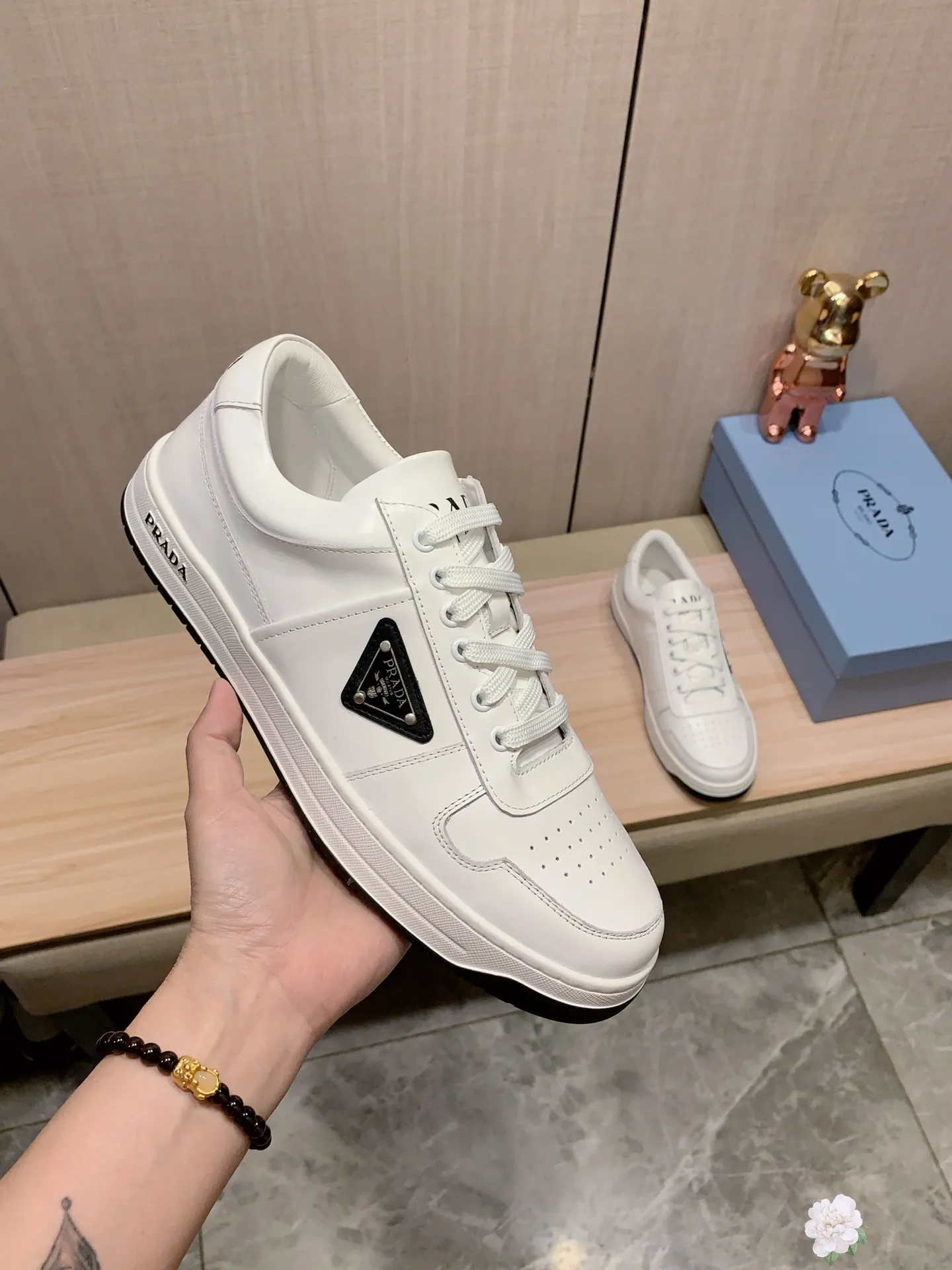 Men's Men's Shoes💰442💰💰🎩🎩[Lightning][Lightning] "PRADA*" The latest and most popular casual shoes, top brand [seduce] luxury ~ purchasing agency, top quality ~. [Strong] The upper is made of imported breathable cowhide material ➕ breathable sheepskin feet (•) with fine workmanship. The original stylish and stylish soft rubber wear-resistant and non-slip outsole is light and comfortable on the feet. The real thing looks better when photographed in real life. 226: code: 38-44, white and black 4️⃣ colors selected